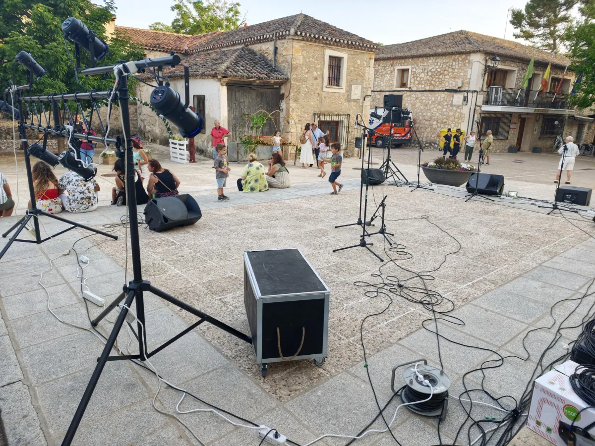 La coordinación técnica de un evento: sonido, iluminación, artistas y horarios