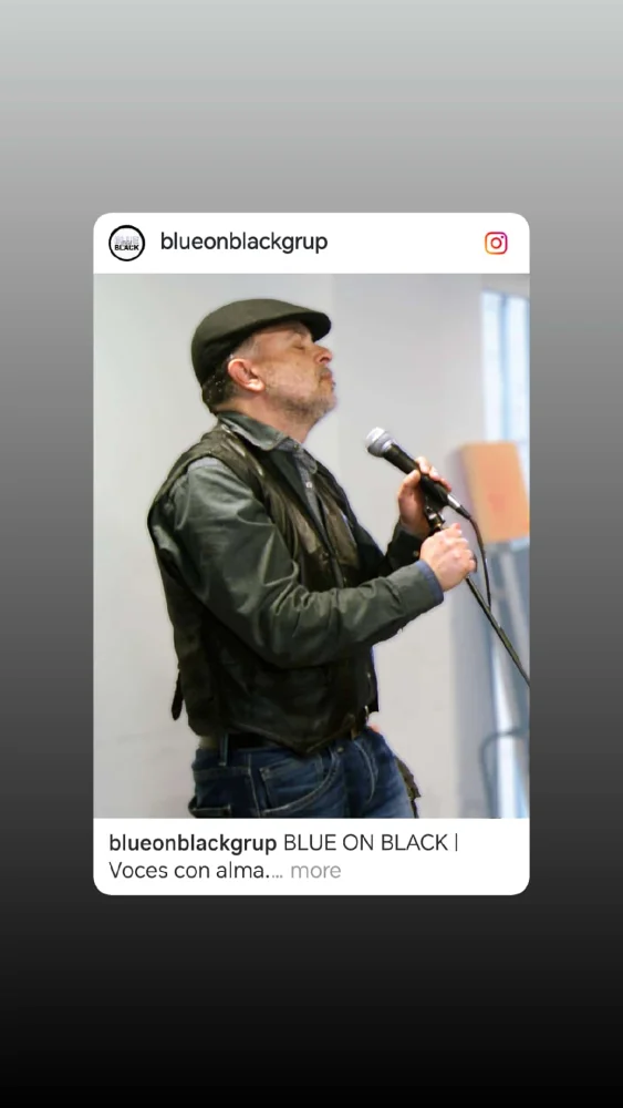 Imagen de Blue on Black
