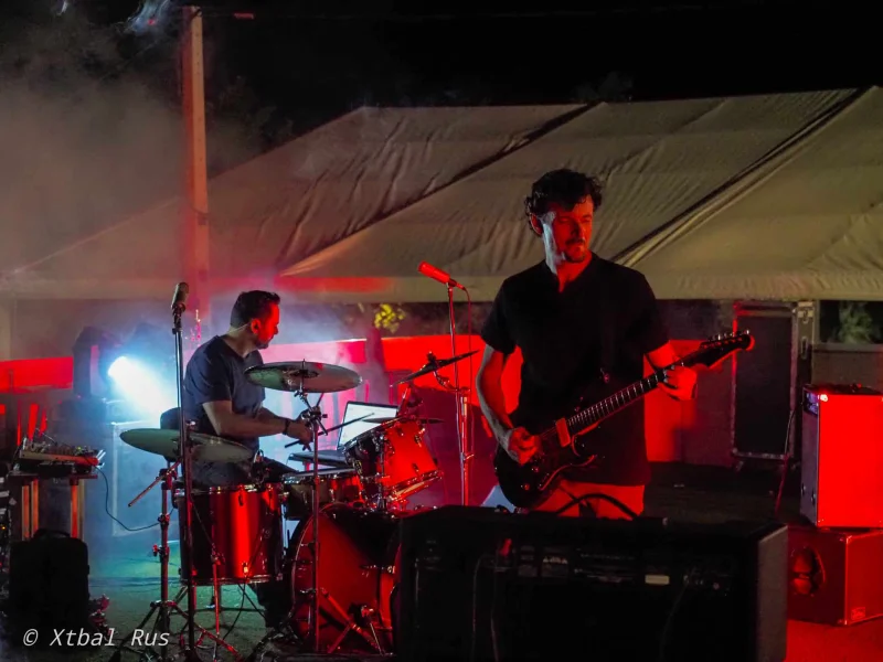 Imagen de Cerrados en banda