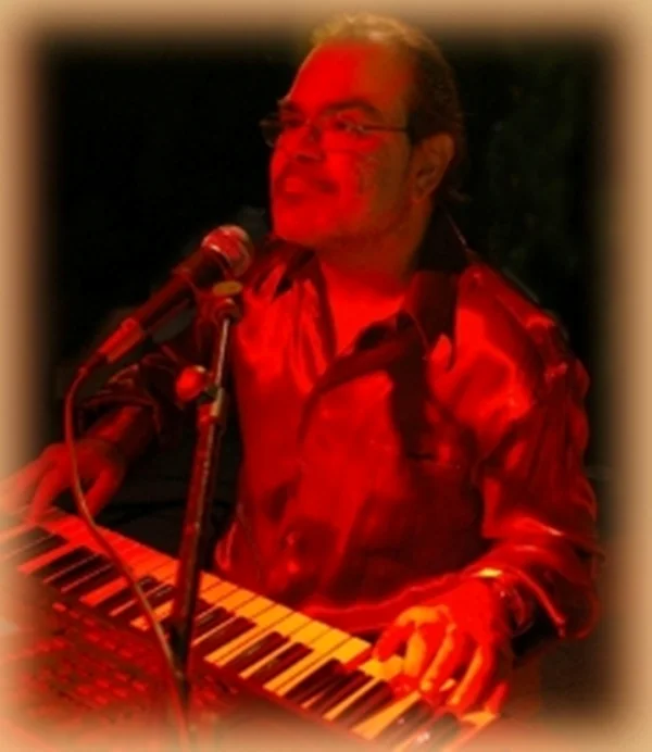 MUSICA EN VIU , TECLAT, GUITARRA I VEU