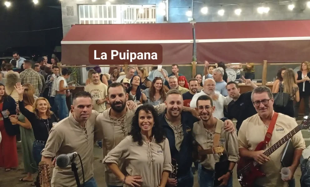 En Puerto del Rosario, animando el tercer aniversario de La Puipana.