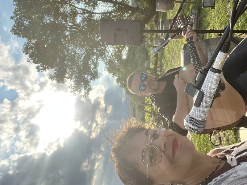 Actuación en una finca para bodas y eventos. Música en directo con voz y guitarra para ceremonias, c