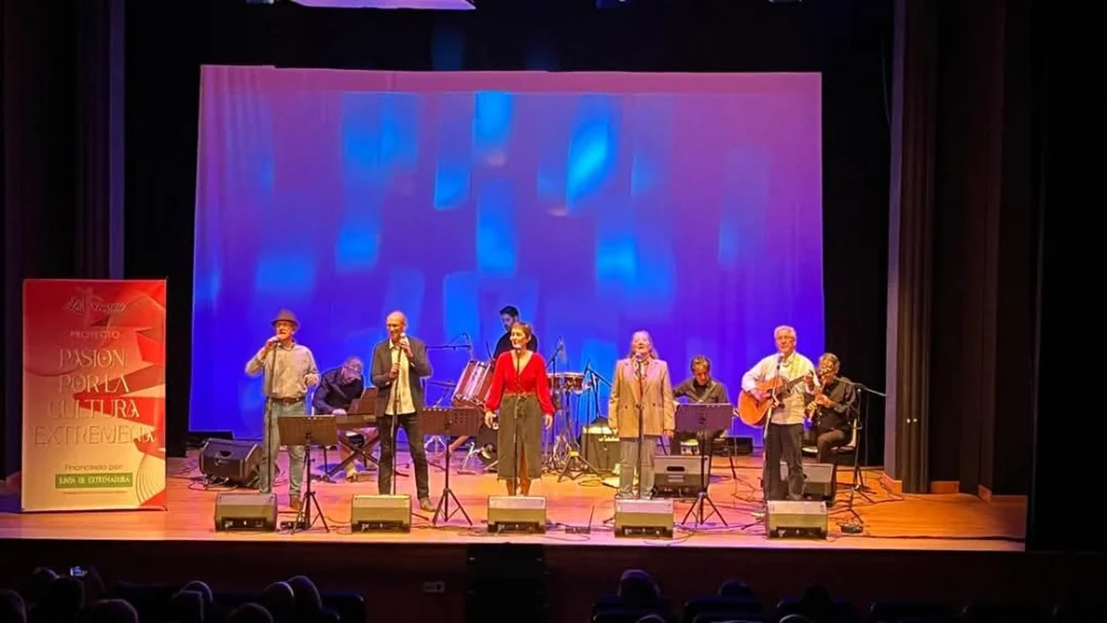 Grupo de 5 vocalistas y música en play backs